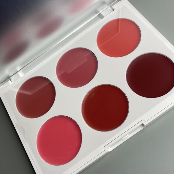 Multi-Use Lip and Cheek Palette ICONIC. New! - Picture 2 of 2